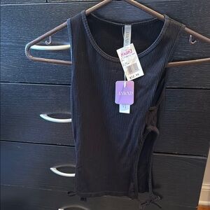 Amavi Black Sleeveless Top